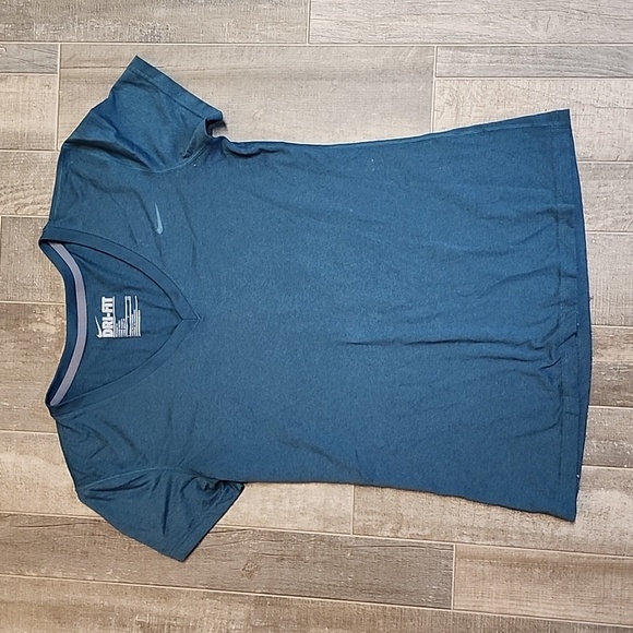 Nike brand athletic TShirt - Picture 5 of 8